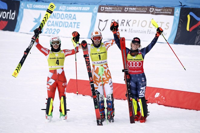 Vlhova zmagala na zadnjem ženskem slalomu, Bucik odstopila v finalu