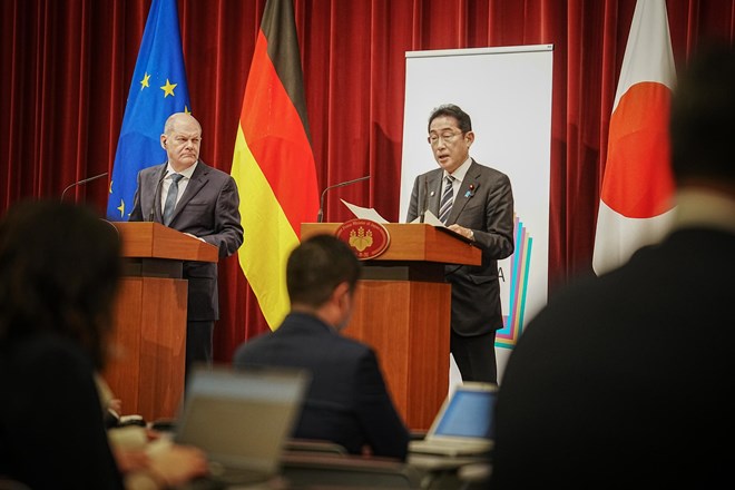 Voditelja Nemčije in Japonske napovedala krepitev odnosov