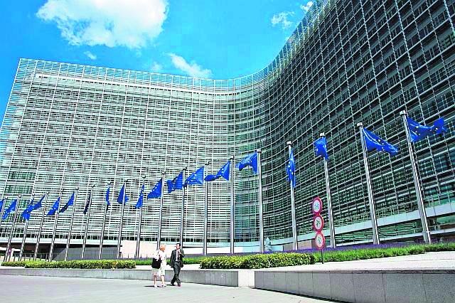 Bruselj Ukrajini izplačal še 1,5 milijarde evrov makrofinančne pomoči