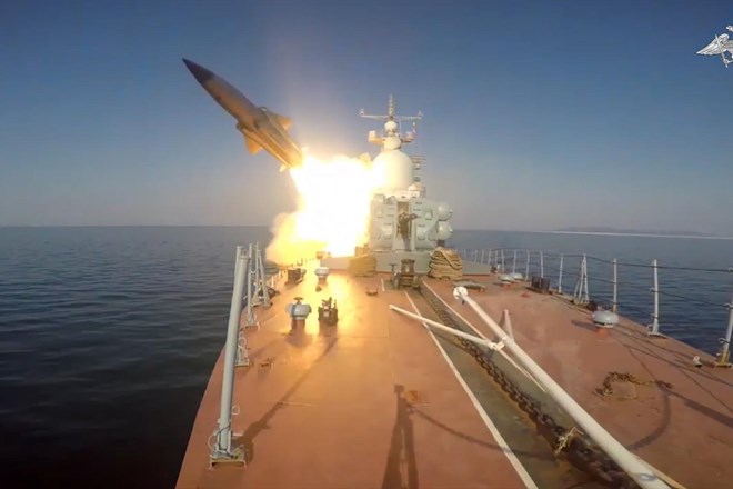 Rusija izstrelila dve raketi na lažno tarčo v Japonskem morju