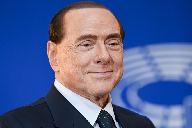 Berlusconi zapustil oddelek intenzivne nege