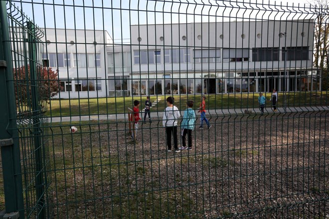 V okolici slovenskih šol bo začasno povečana prisotnost policije