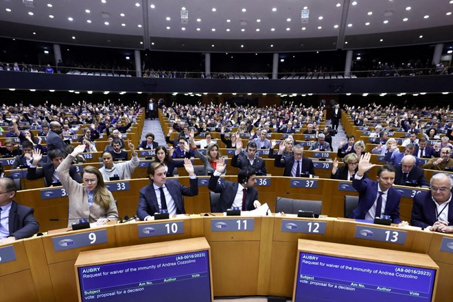 Evropski parlament: Kosovo in Srbija naj normalizirata odnose