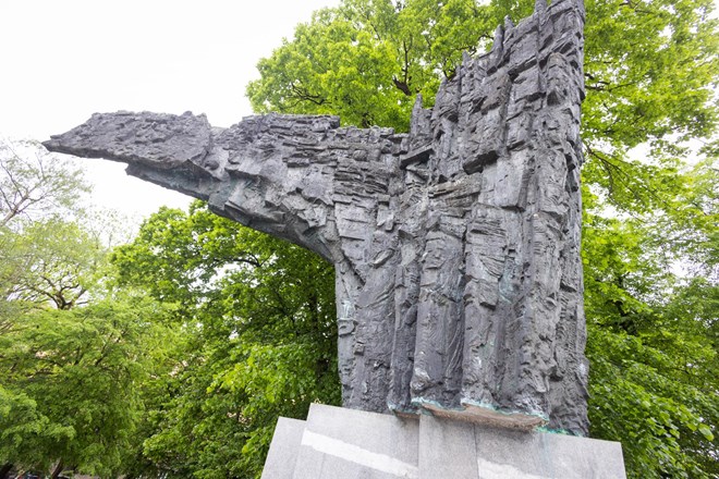 Vlada bi prevzela Kučanovo pobudo za spomenik osamosvojitvi, 2.