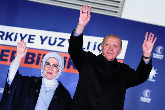 Erdogan za opozicijo premočan, slavil je dvakrat
