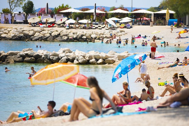 V Splitu med turistično sezono globe za neprimerno vedenje na javnih mestih