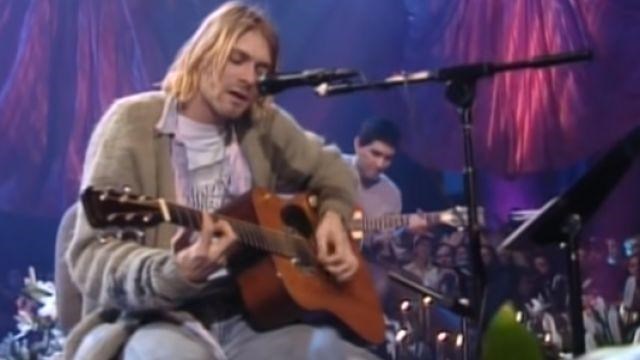 Cobainovo polomljeno kitaro prodali za skoraj 600.000 dolarjev