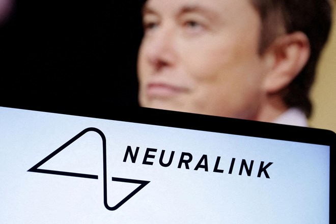 Muskov Neuralink dobil dovoljenje za testiranje možganskih vsadkov na ljudeh