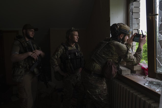 Ukrajina po več mesecih načrtovanja pripravljena na protiofenzivo