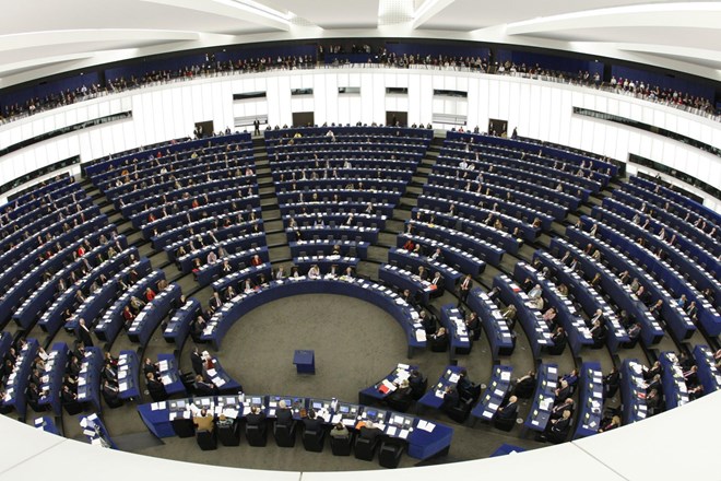 Evroposlanci podprli načrt za okrepitev evropske proizvodnje streliva
