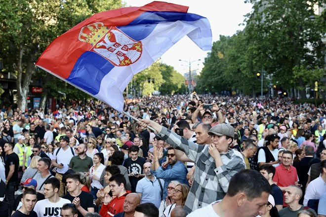 Srbija: “Protestiramo proti nasilju. To smo dolžni našim otrokom.”