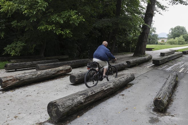 Koseze: Mostiček pri Bajerju past za kolesarje
