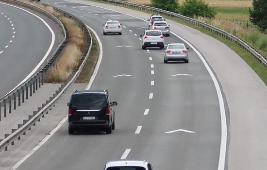 Promet: Na slovenskih cestah vnovič zastoji
