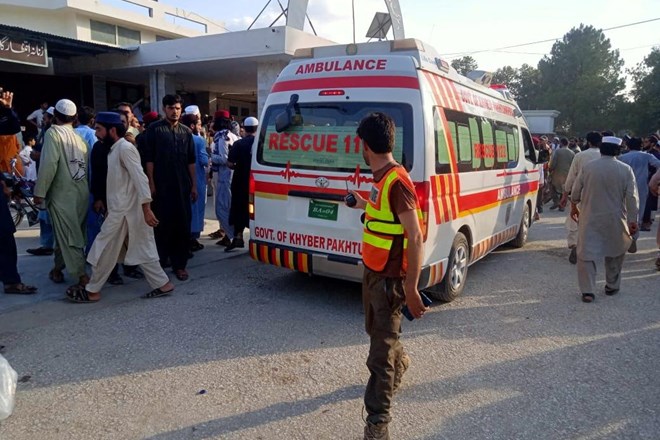 Islamska država prevzela odgovornost za bombni napad v Pakistanu