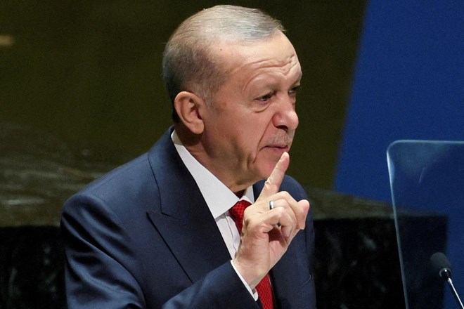 Erdogan napovedal krepitev napadov na Kurde in obsodil dogajanje na Bližnjem vzhodu