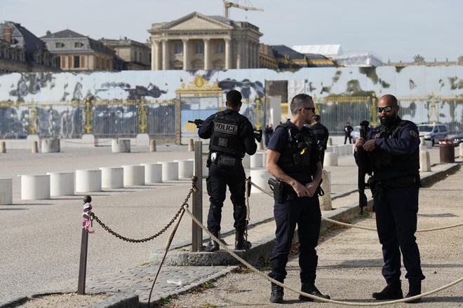 V Franciji zaradi lažnih groženj z bombami znova evakuirali letališča