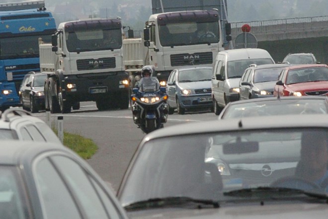 #cestni alarm: Razmere na slovenskih cestah ob 12. uri