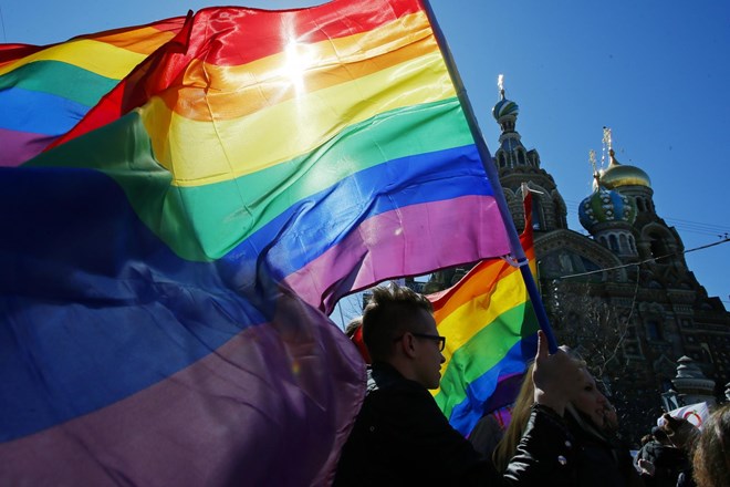 Rusija prepovedala »ekstremistično« gibanje LGBTQ+