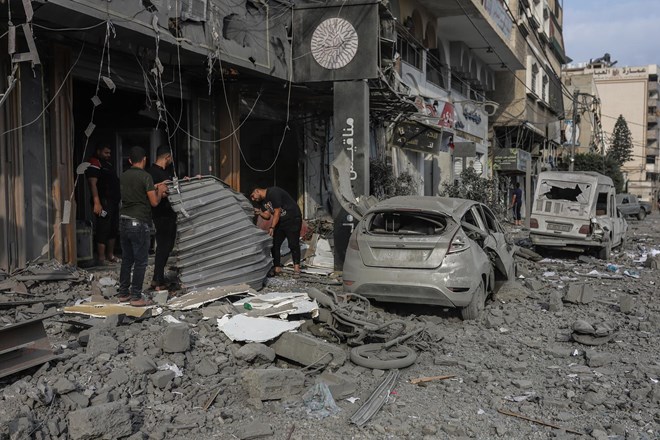 Osrednji del Gaze prizorišče hudih spopadov, Erdogan za sojenje Netanjahuju za vojne zločine

