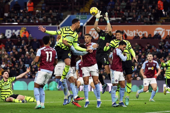 Aston Villa po meščanih ustavila še topničarje