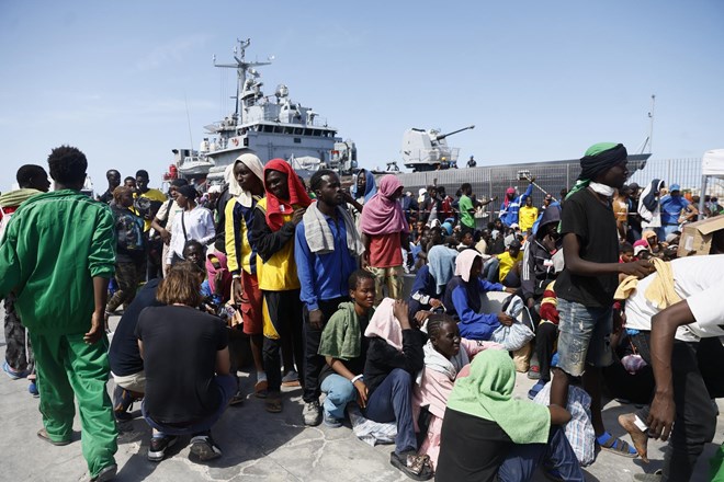 Tunizija pri prečkanju Sredozemlja letos prestregla skoraj 70.000 migrantov