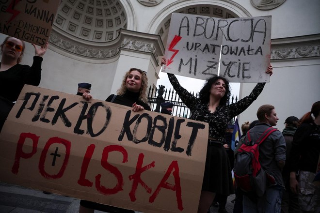 ESČP Poljski naložil plačilo odškodnine ženski, ki so ji prepovedali splav