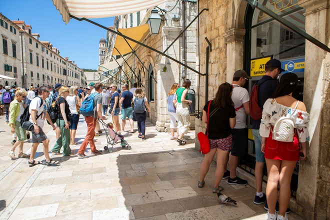 Hrvaška mesta bodo lahko omejevala zasebne turistične namestitve