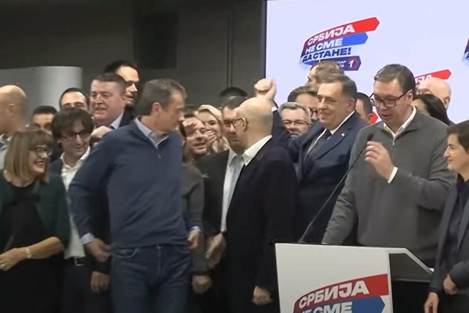 Aleksandar Vučić razglasil zmago v družbi Milorada Dodika in slovenskega chefa Tomaža Kavčiča
