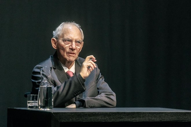 Umrl nekdanji nemški finančni minister in vidni politik Wolfgang Schäuble, znan po strogih varčevalnih politikah