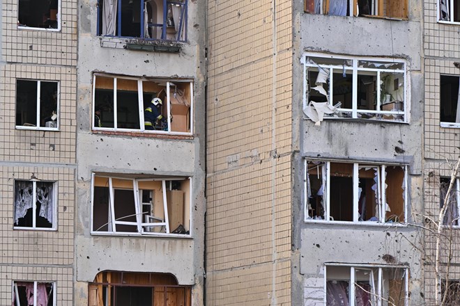 V petkovih ruskih napadih v Ukrajini skoraj 40 mrtvih, več kot sto je ranjenih