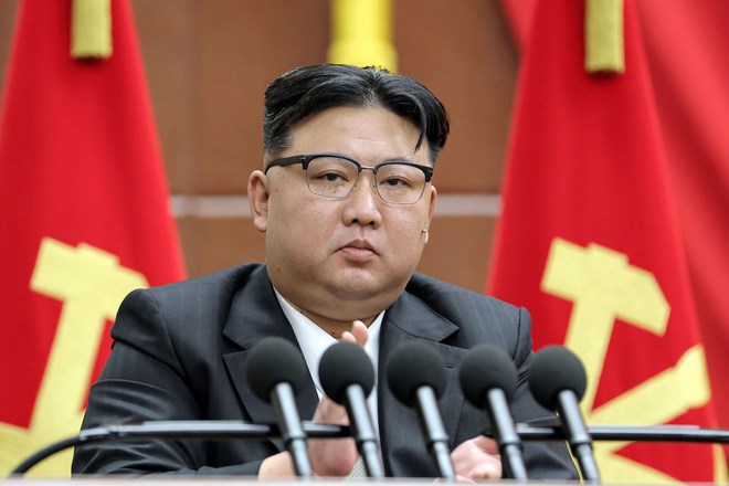 Kim zagrozil z jedrskim napadom, napovedal izstrelitev novih satelitov