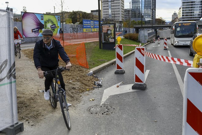 Za pešce in kolesarje ob zaprtju Dunajske ceste: Po Vilharjevi cesti, skozi podhod pod železnico in po Trgu OF