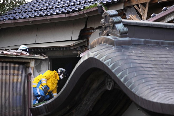 Po potresu na Japonskem že sto mrtvih, še več kot 200 oseb pogrešajo