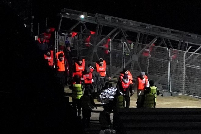 Pet ljudi umrlo med poskusom prečkanja Rokavskega preliva