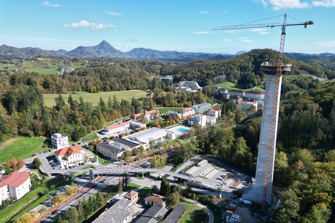 Razgledni stolp v Rogaški Slatini zgrajen do končne višine 106 metrov