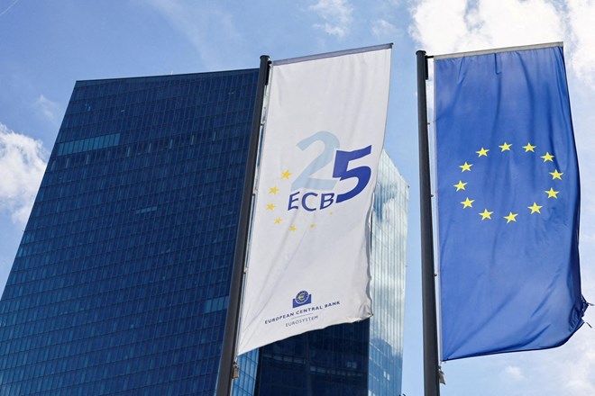 Svet ECB še naprej brez posegov v obrestne mere

