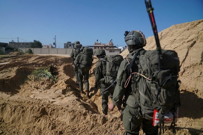 Na jugu Gaze intenzivni spopadi, v Parizu blizu dogovora o prekinitvi spopadov