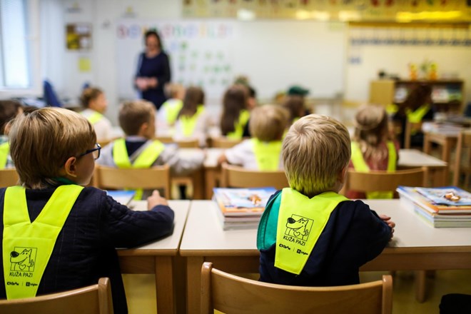 Novela zakona sprejeta: Prvošolčki bodo imeli obvezni tuji jezik, NPZ za tretješolčke