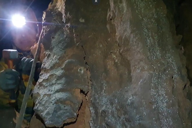 Video: Kako so širili prehode za srečen konec reševalne akcije iz jame