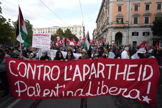 #video Pisa: Italijanska policija napadla študentske proteste