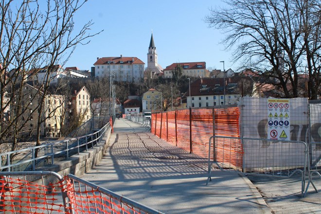 Zaradi zime in vlage je zastala obnova mostu