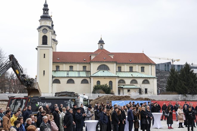 Delež katoličanov v Sloveniji v zadnjih desetih letih upadel