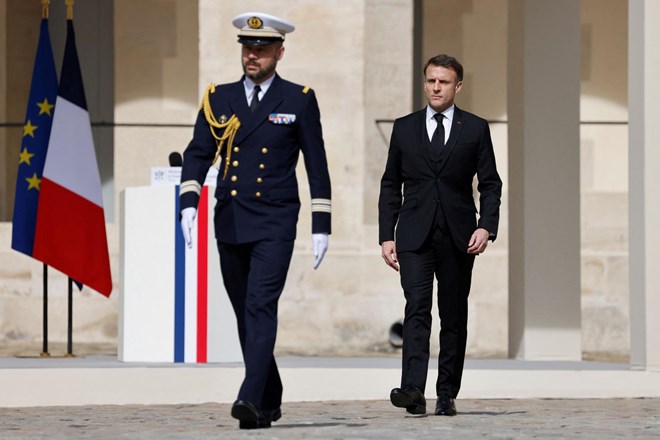 Skrivnostni Macron o možnem posredovanju Natovih vojakov