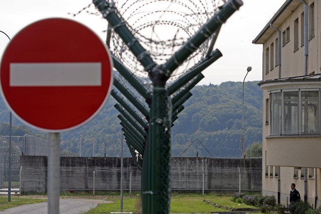 Smrt upokojenca v beograjskem zaporu: sojetniki so ga zlorabljali in se nad njim izživljali
