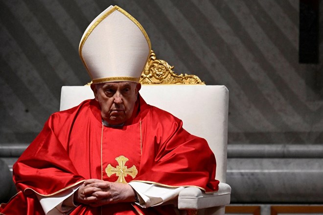 Papež kljub zdravstvenim težavam načrtuje vodenje velikonočnih slovesnosti