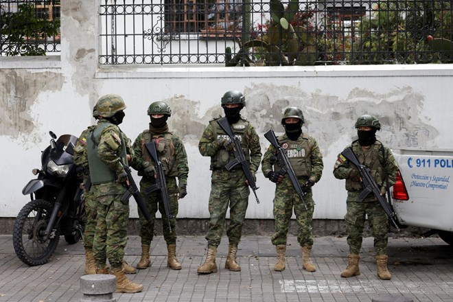 Ekvadorske oblasti vdrle na veleposlaništvo Mehike: Ko veleposlaništvo ni več nedotakljivo