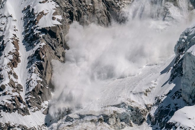 Na Tirolskem snežni plaz zasul več ljudi, trije mrtvi