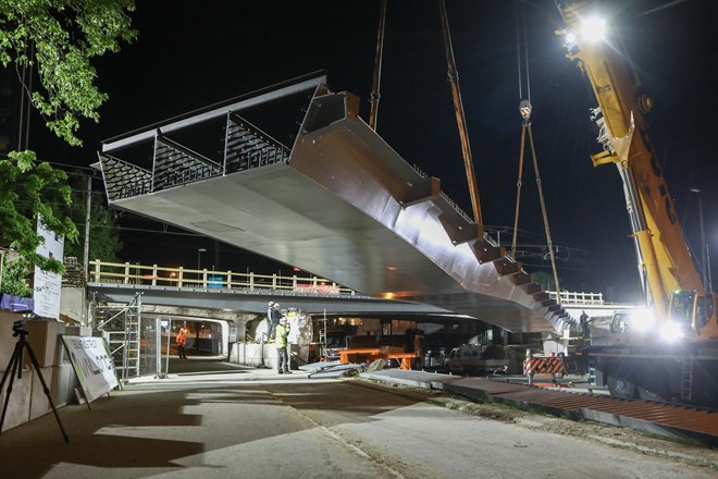 Dunajska cesta: Namestili še drugo ogromno konstrukcijo nadvoza