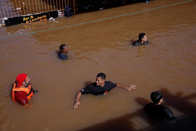 Poplave v Braziliji zahtevale že več kot 60 življenj