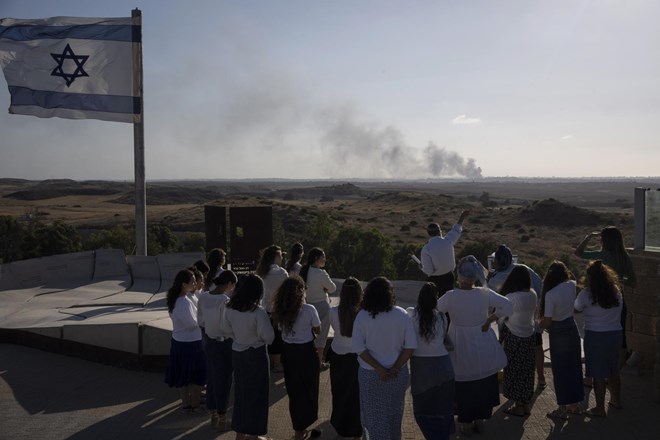 Izraelska vojska krepi napade na Gazo